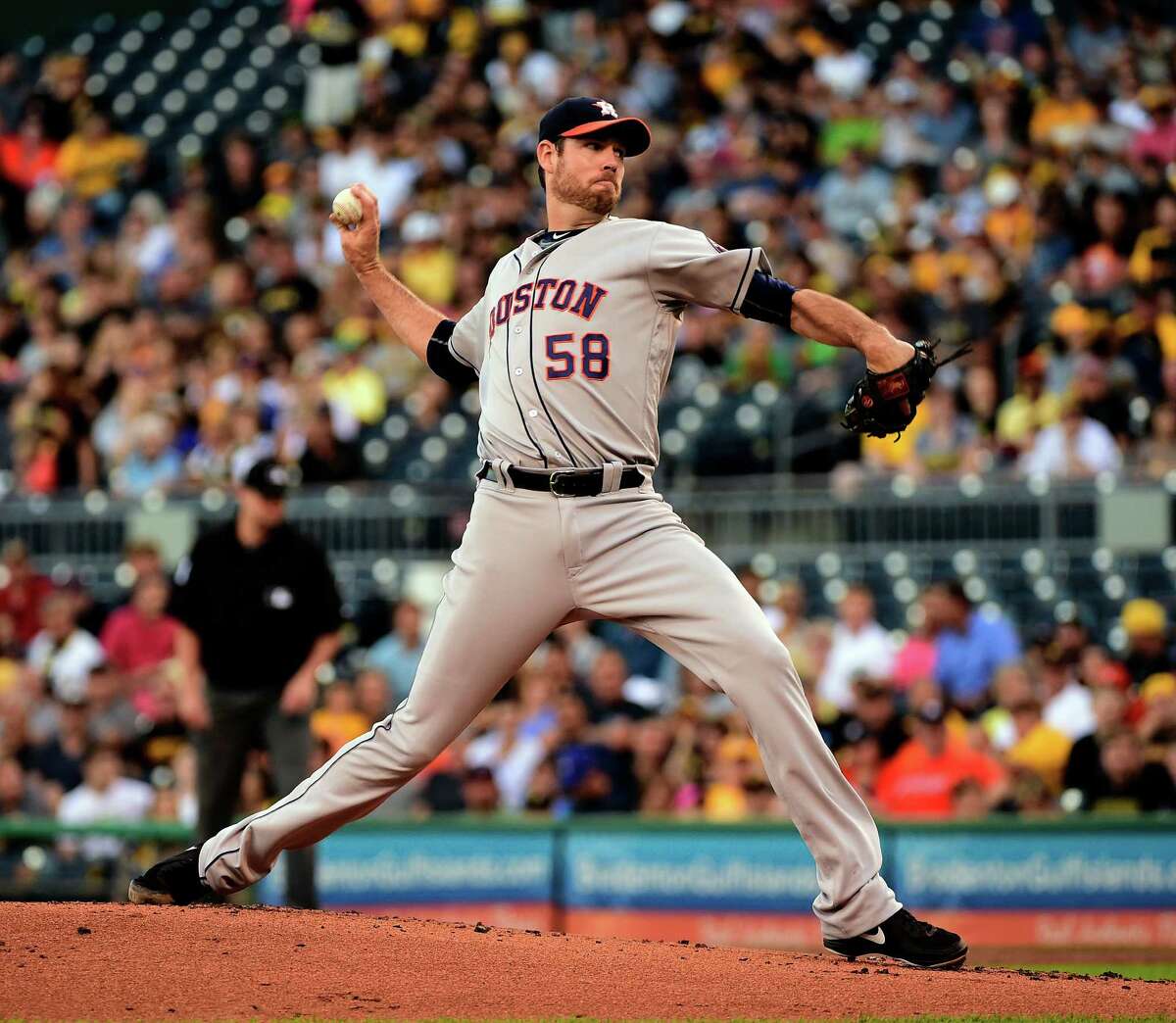 Houston Astros' Doug Fister pitches in the first inning of a baseball game against the Pittsburgh Pirates in Pittsburgh, Monday, Aug. 22, 2016. (AP Photo/Fred Vuich)