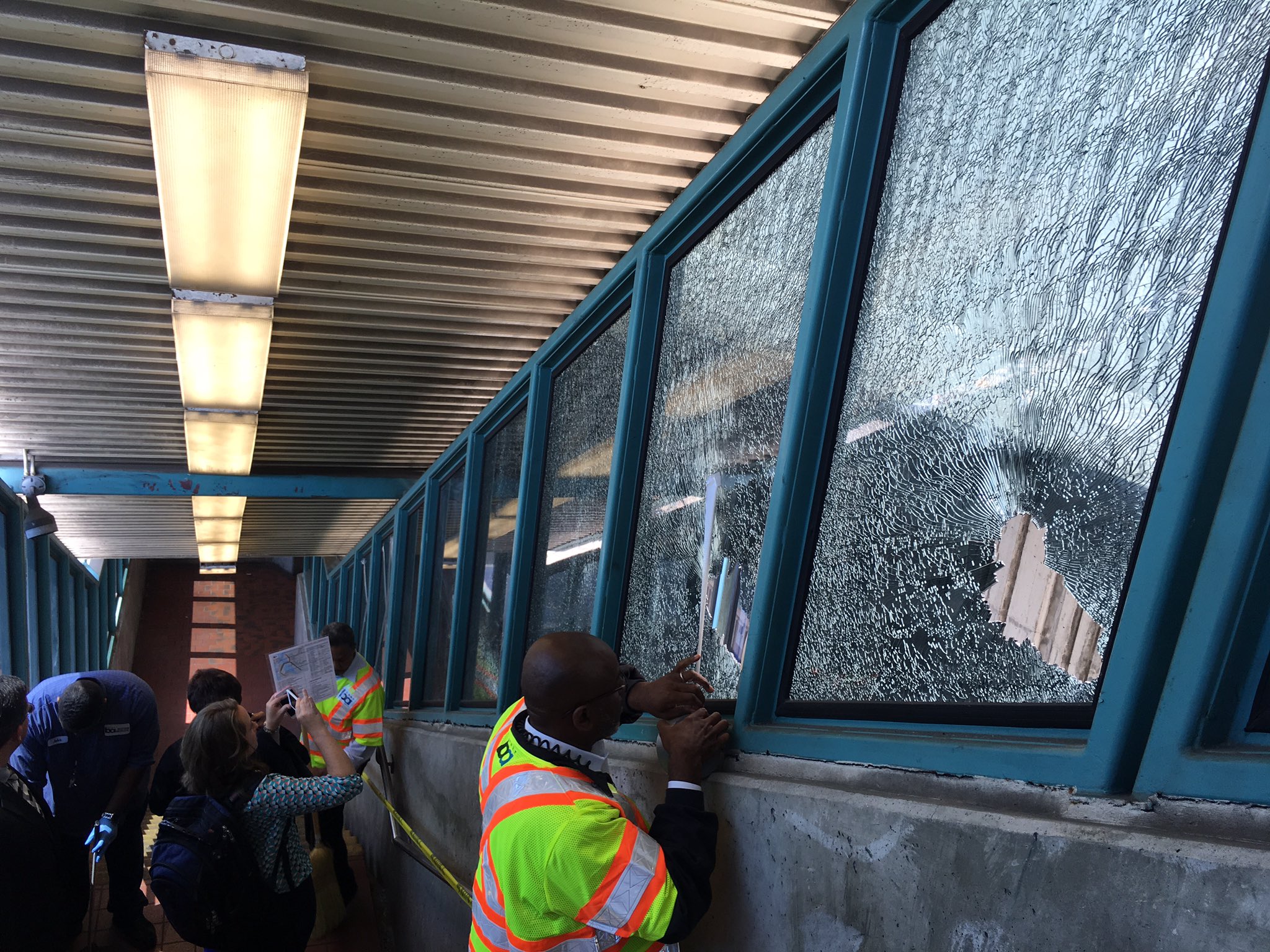 Man smashing BART train windows with golf club creates big delays