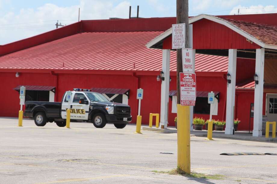 Sapd Waiter At Little Red Barn Steakhouse Opens Fire After Patron