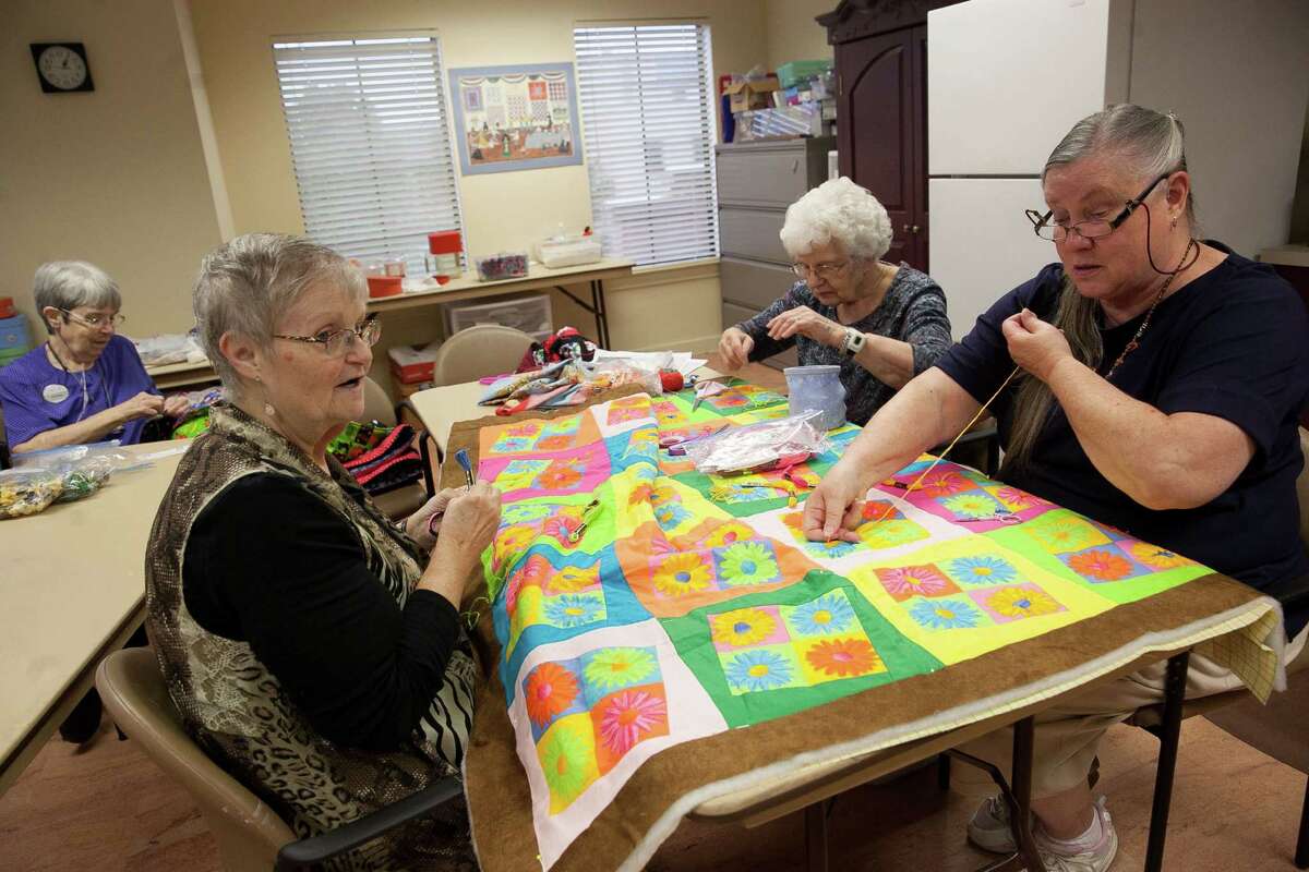 San Antonio’s ‘QuiltaBeasts’ notches its 1,000th quilt