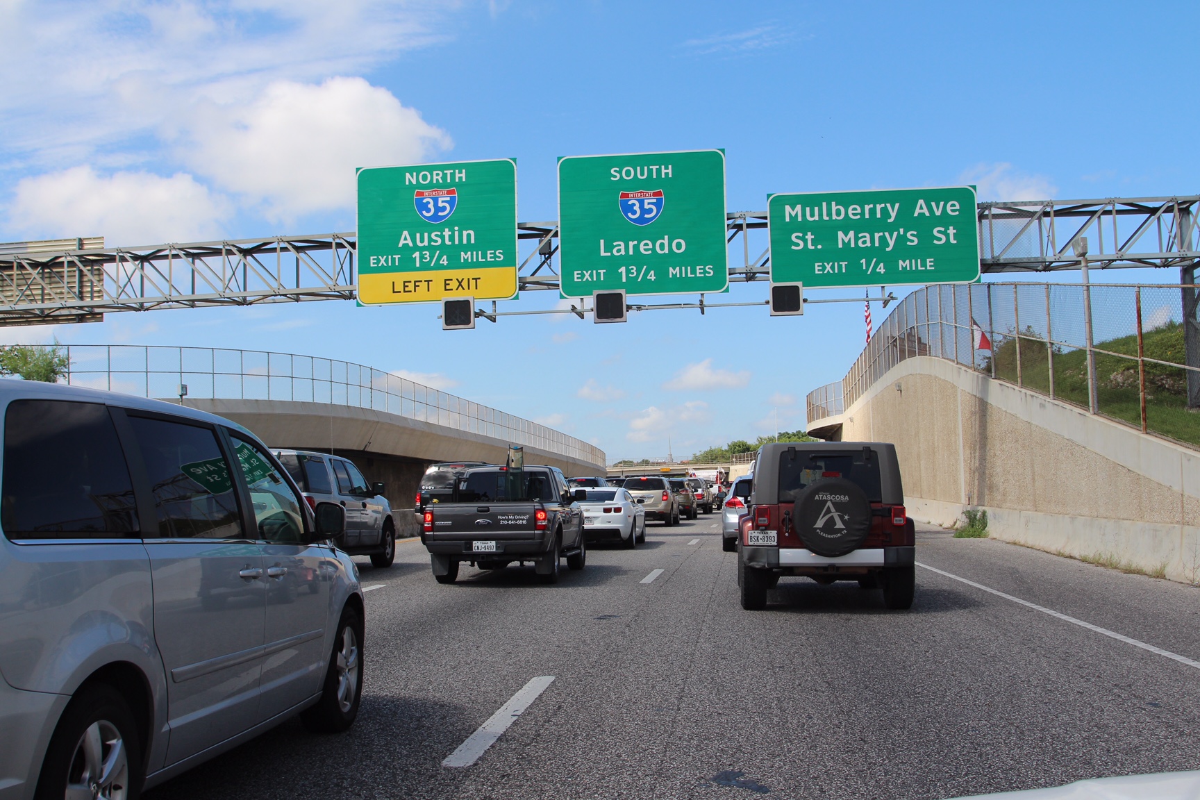 Authorities shut down lane on U.S. 281 after two-vehicle crash just ...