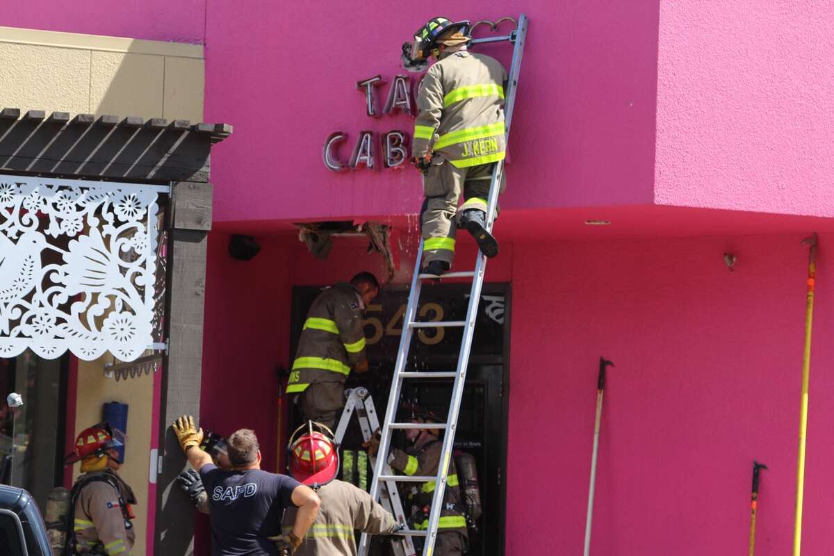 San Antonio firefighters responded to a fire at a Taco Cabana in the 500 block of W. Malone Avenue Friday Aug. 26, 2016.