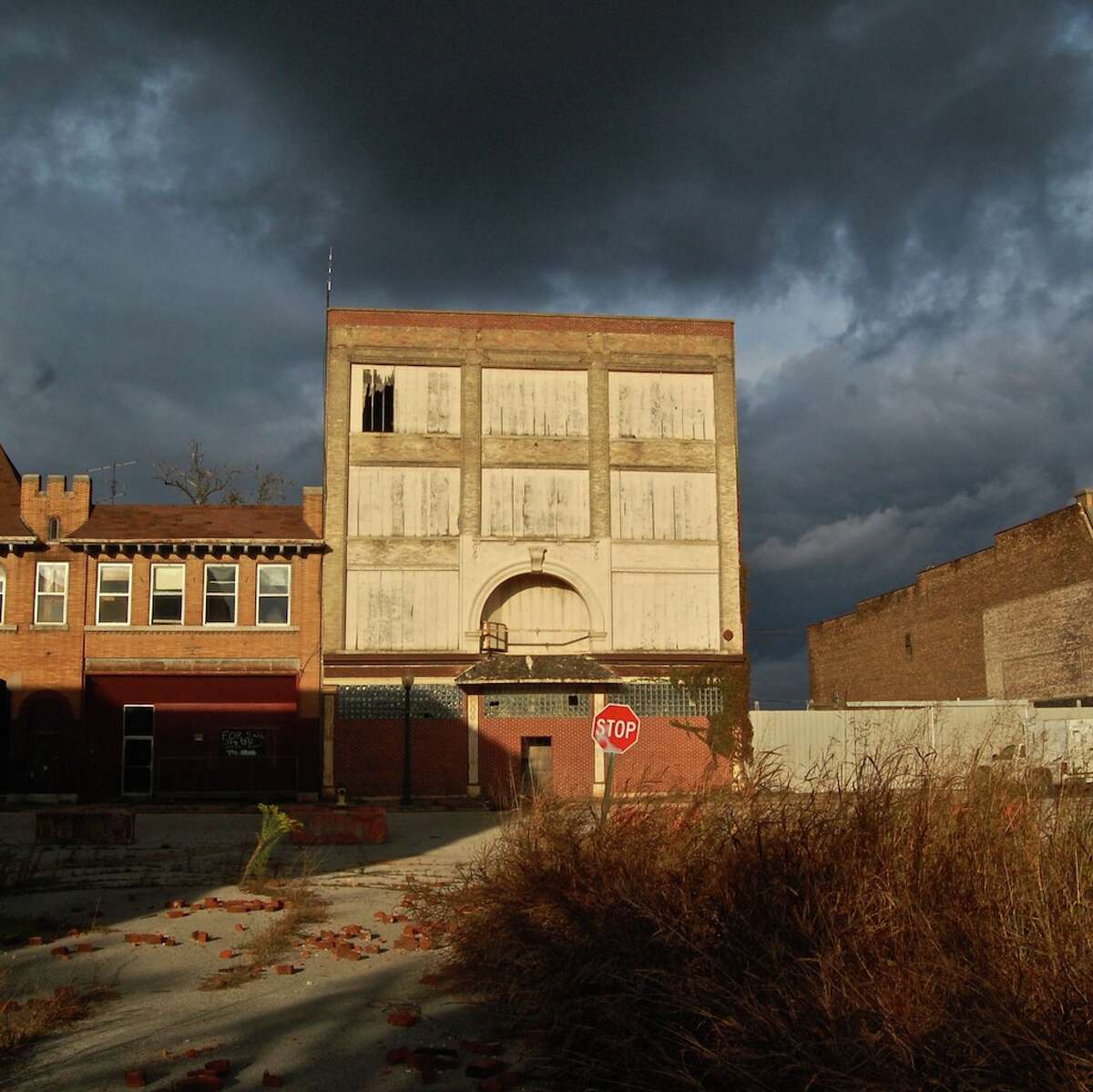 Creepy photos show abandoned town of Cairo, Illinois years after ...