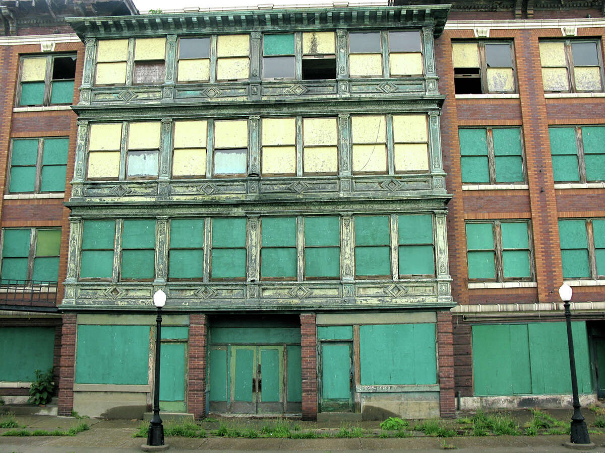 Creepy photos show abandoned town of Cairo, Illinois years after