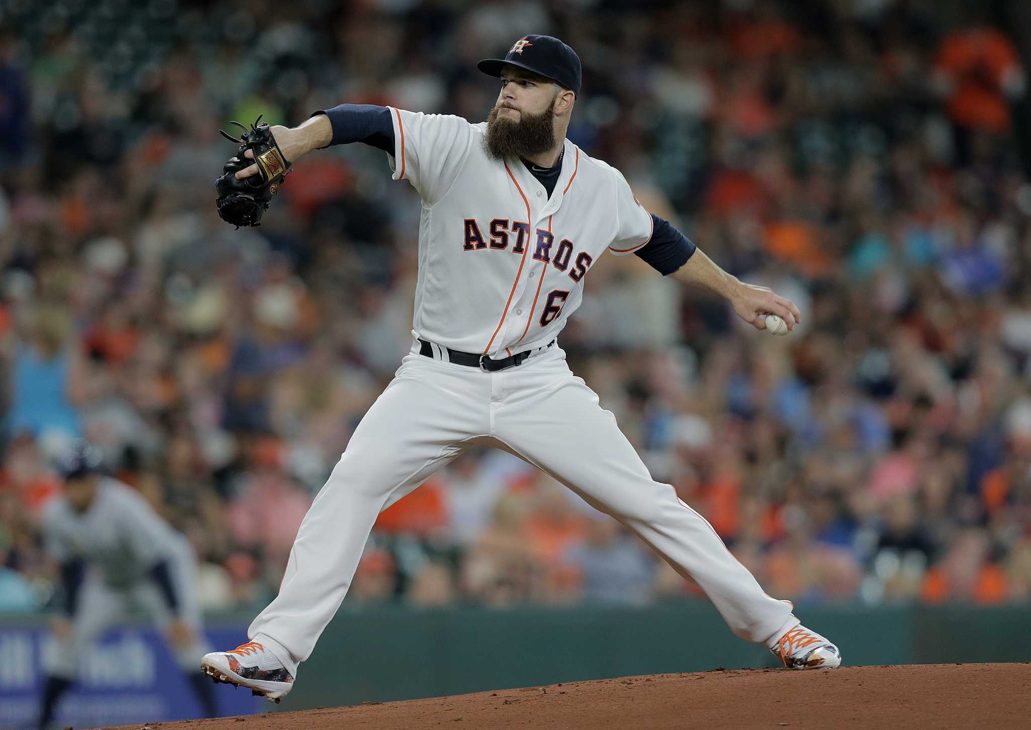 Dallas Keuchel pitches Astros past Royals, take 2-1 lead in ALDS