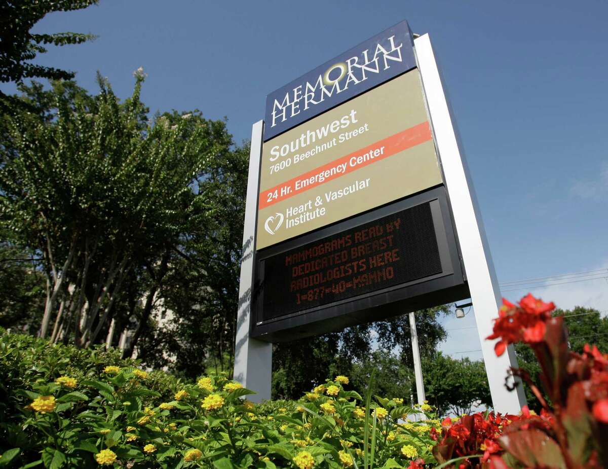 Memorial Hermann Southwest Hospital, 7600 Beechnut St., is pictured here in 2009. ( Melissa Phillip / Chronicle )