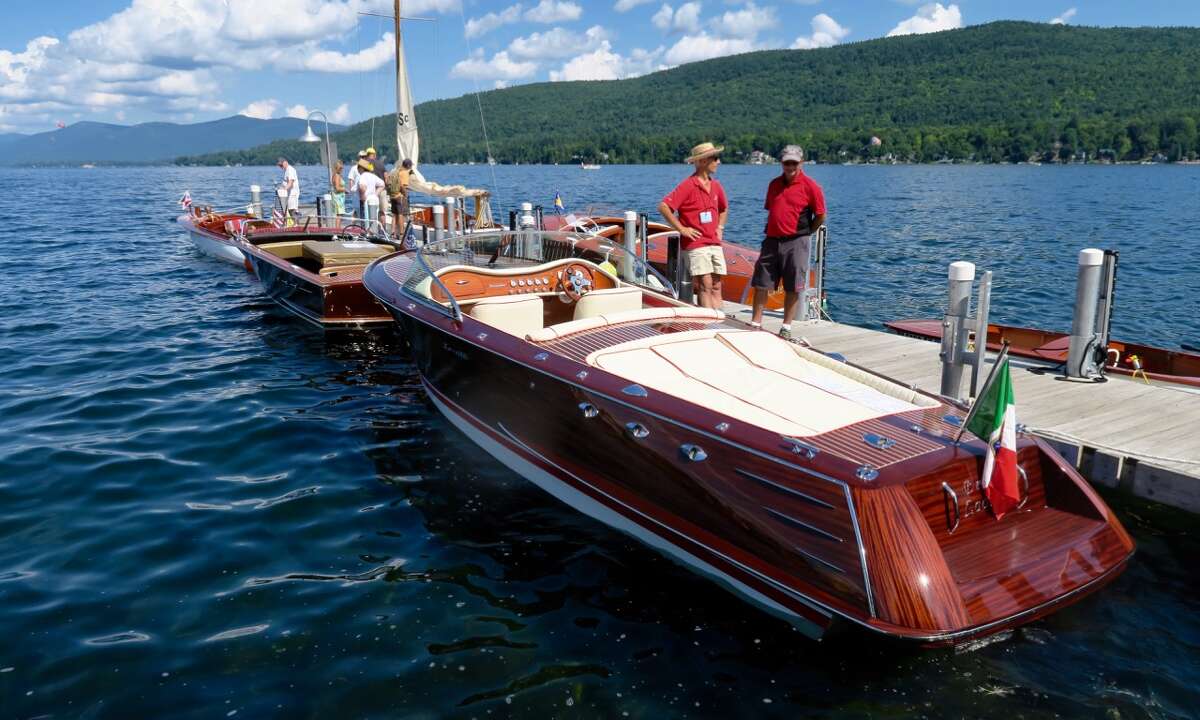 Photos Wooden boats rendezvous on Lake