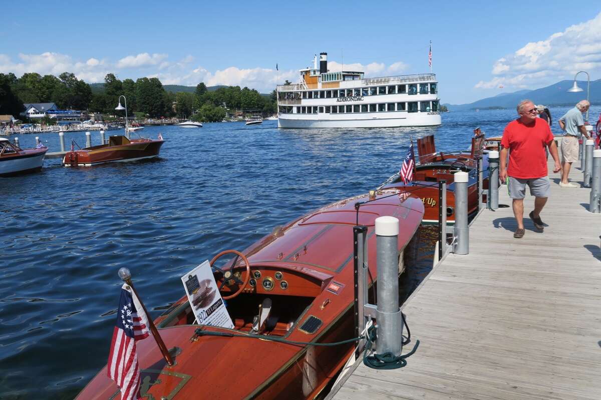 Photos Wooden boats rendezvous on Lake