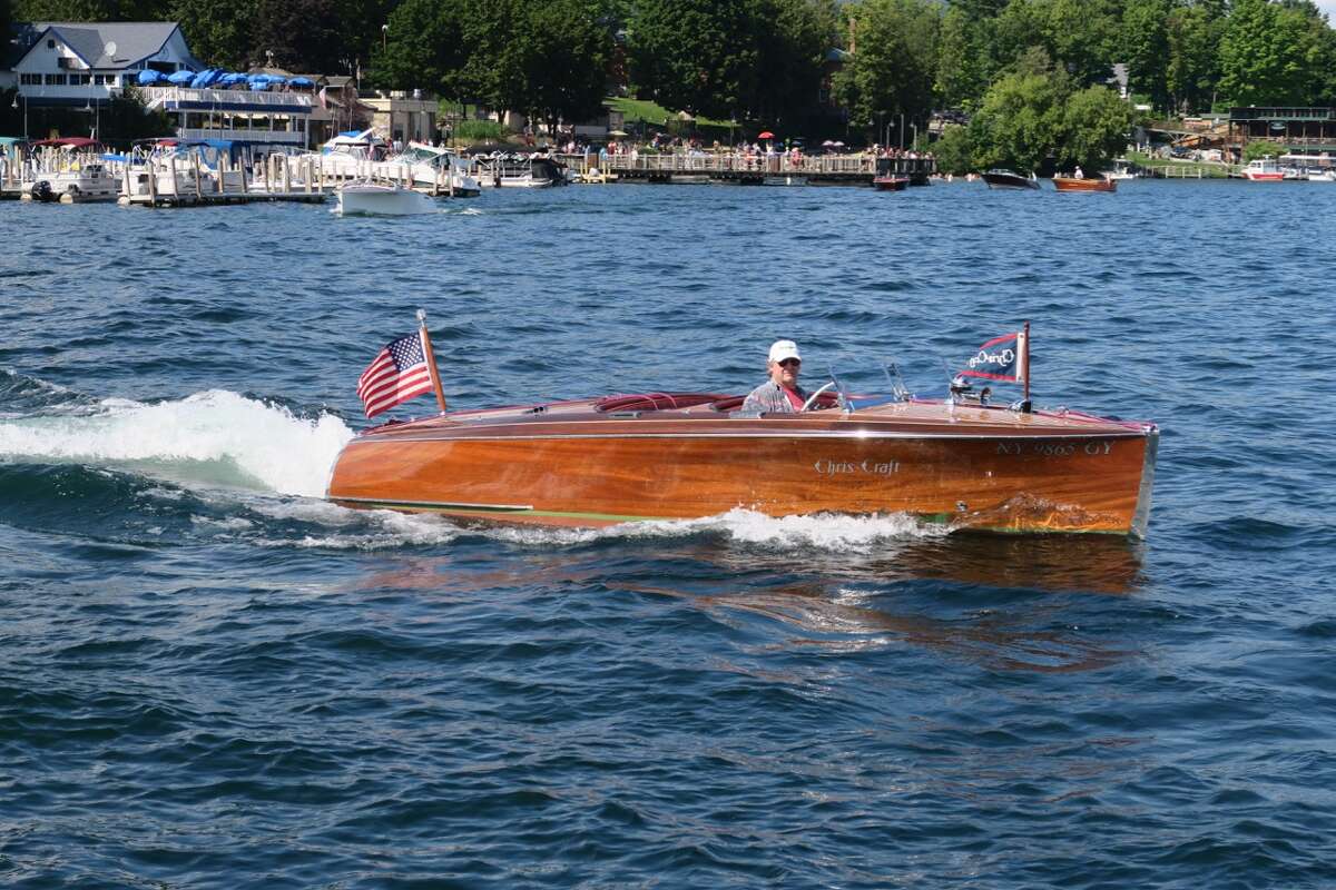 Photos Wooden boats rendezvous on Lake