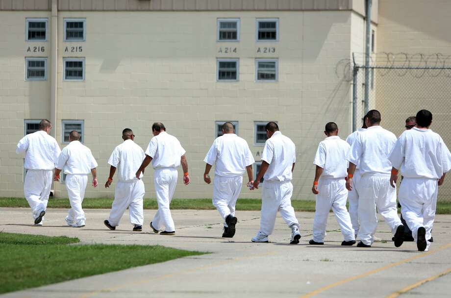 Texas Prison Officials To Begin 1,000 Inmate Transfers To Facilities ...