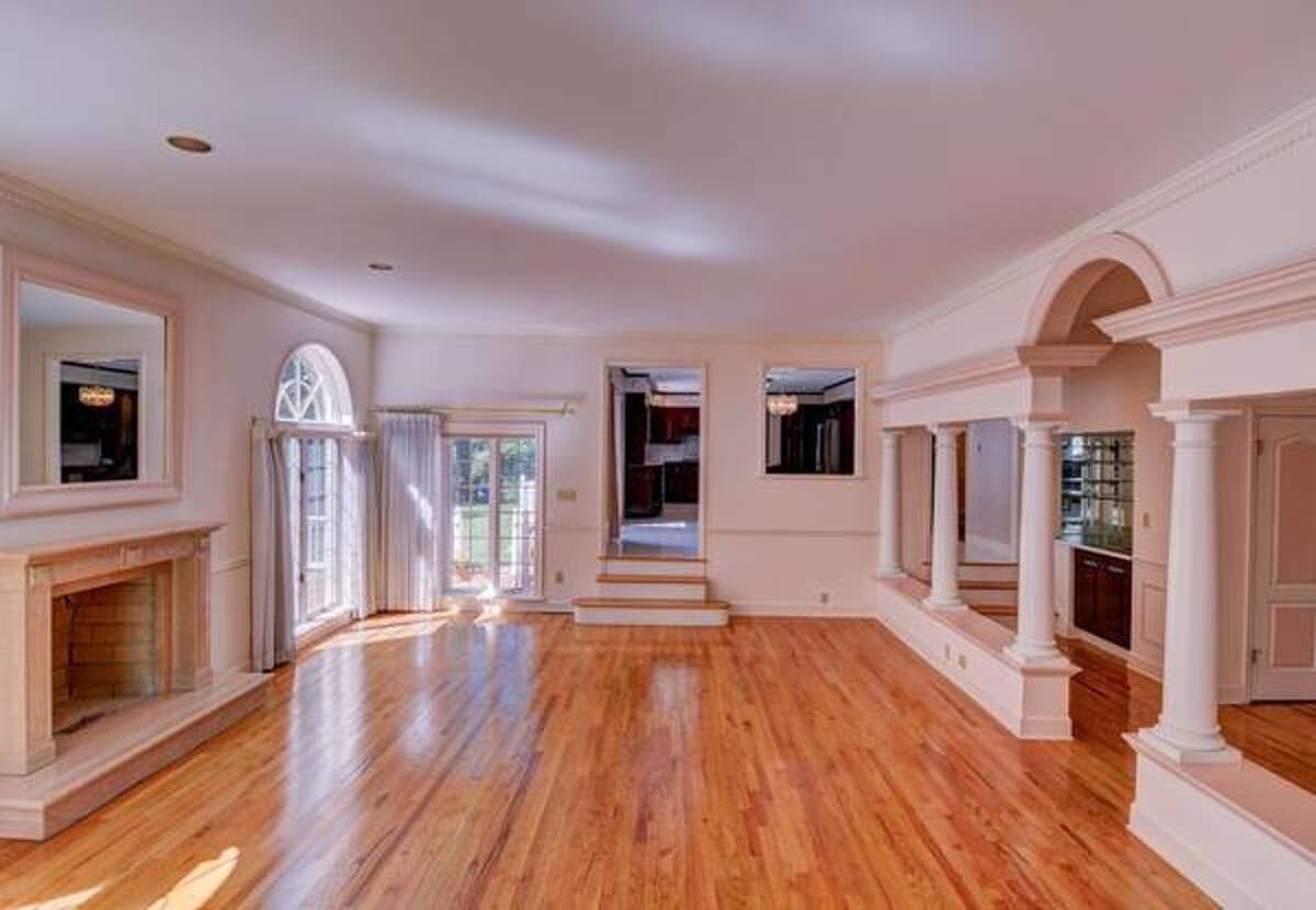 Photos 5 homes for sale in Niskayuna