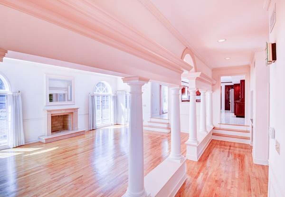 Photos 5 homes for sale in Niskayuna