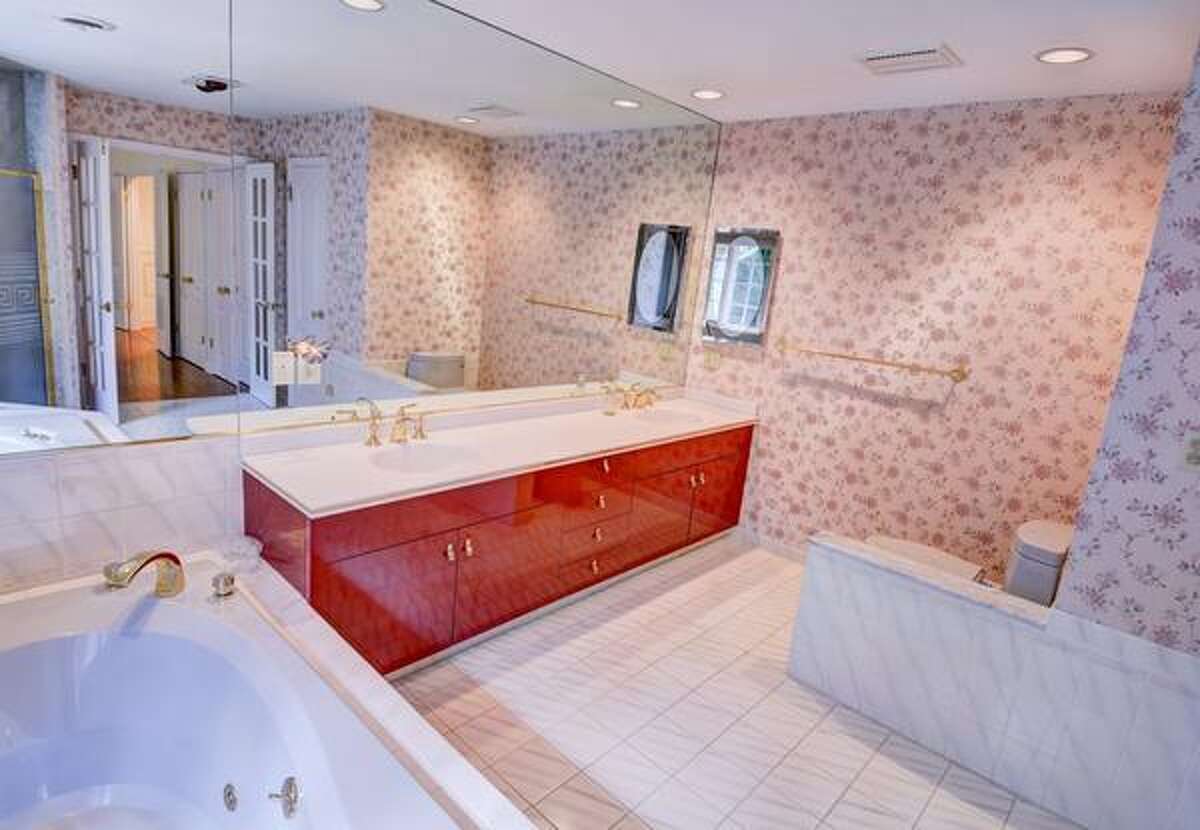 Photos 5 homes for sale in Niskayuna