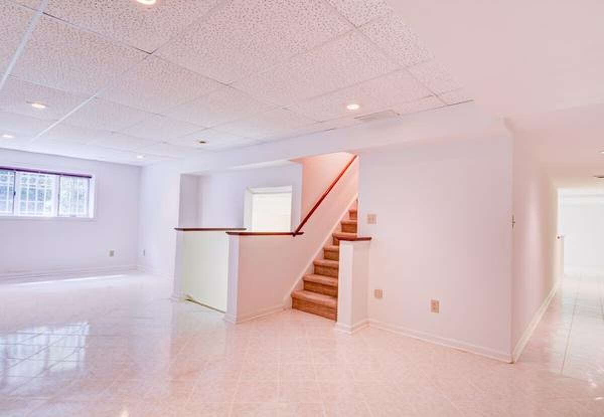 Photos 5 homes for sale in Niskayuna