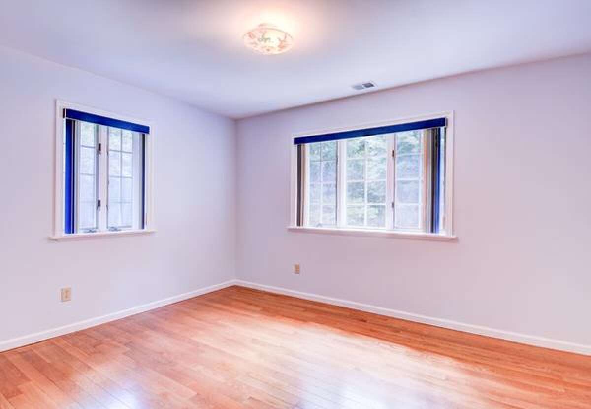 Photos 5 homes for sale in Niskayuna