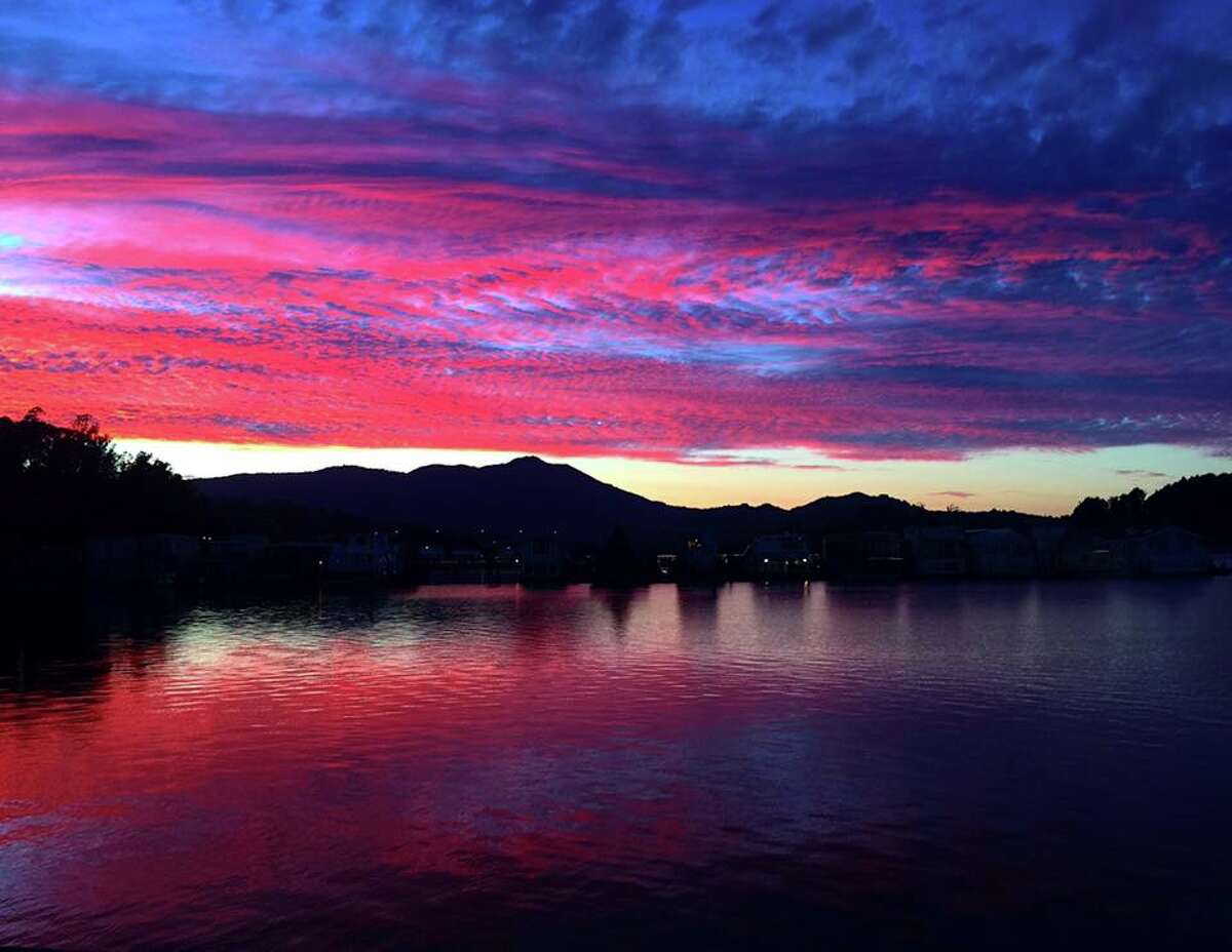 Bay Area locals flood social media with photos of last night's stunning