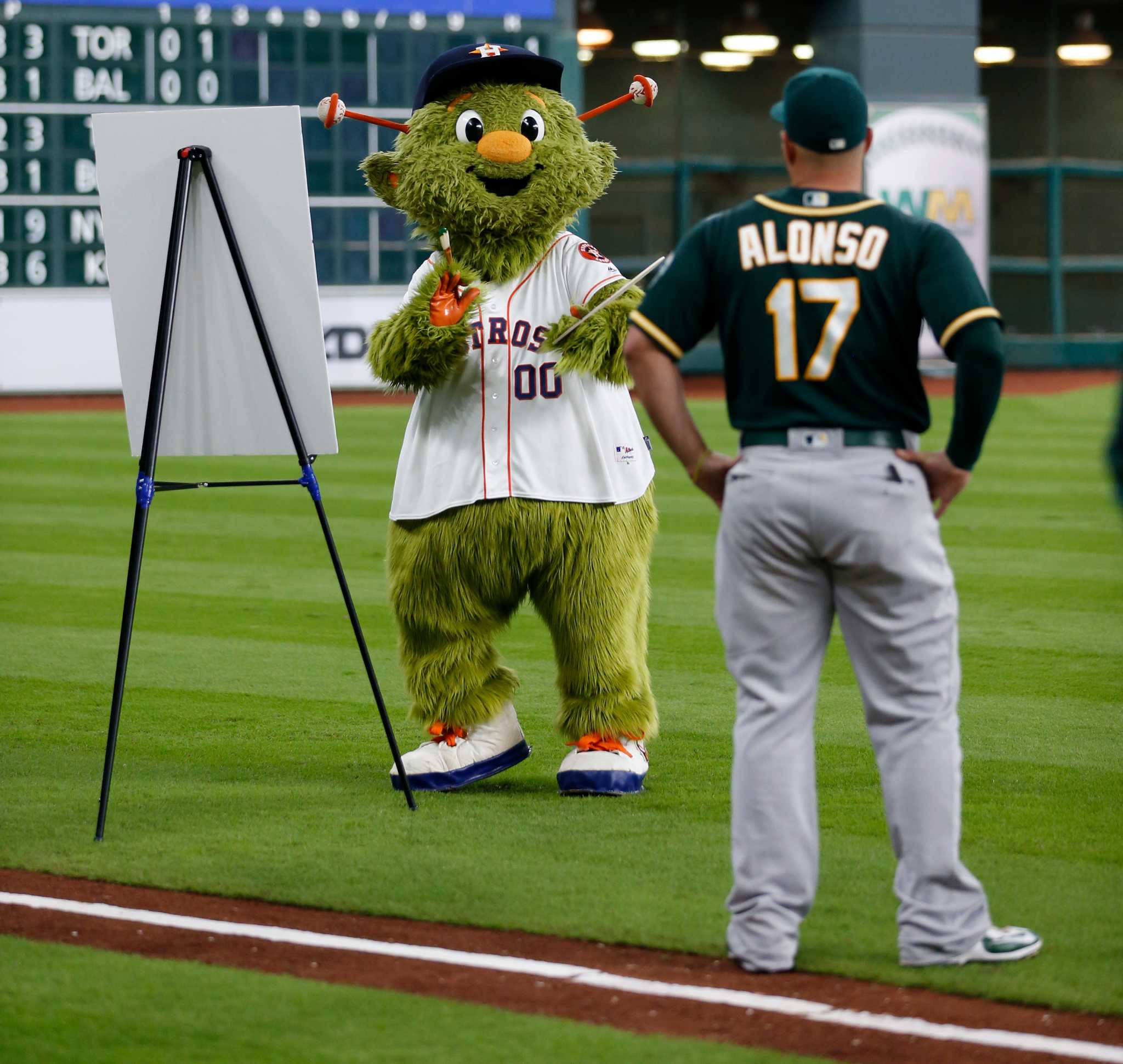 Chris Archer ambushed Astros mascot Orbit with water balloons in