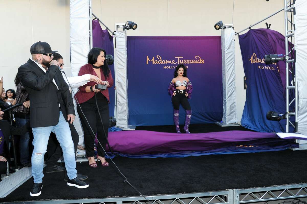 Madame Tussauds' $350,000 wax figure of Selena unveiled before her