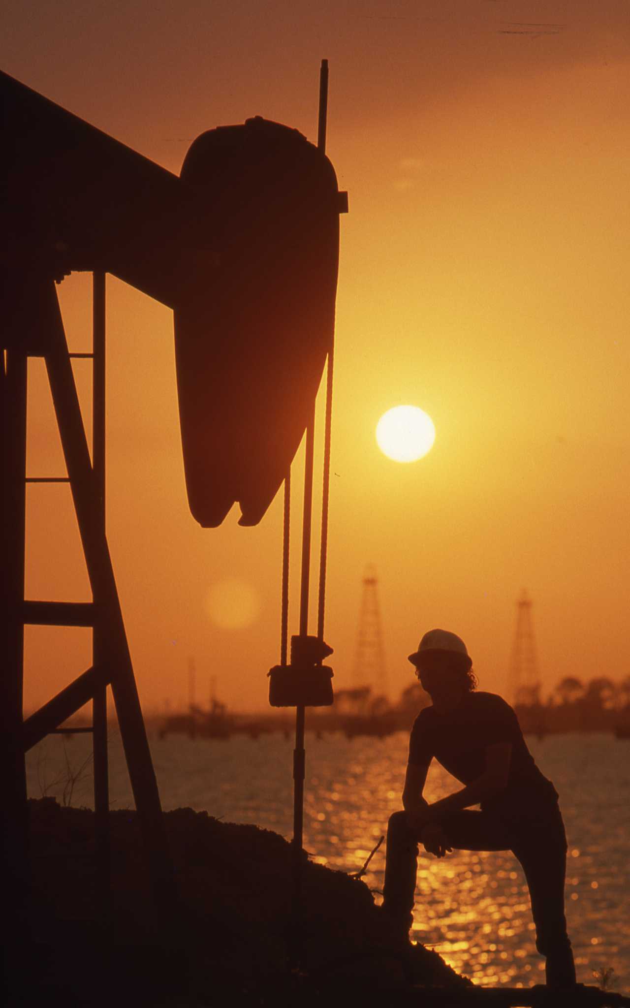 Texas oil jobs rise as drilling surges