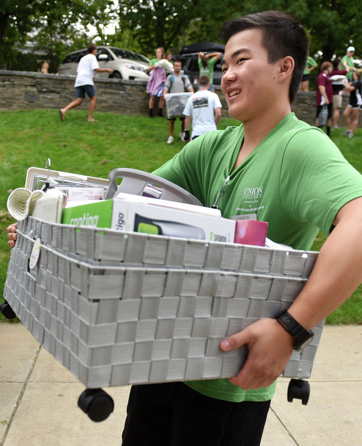 Orientation advisor Brian Lee, 19, helps freshmen move in on Wednesday, Aug. 31, 2016, at Union College in Schenectady, N.Y. (Cindy Schultz / Times Union)