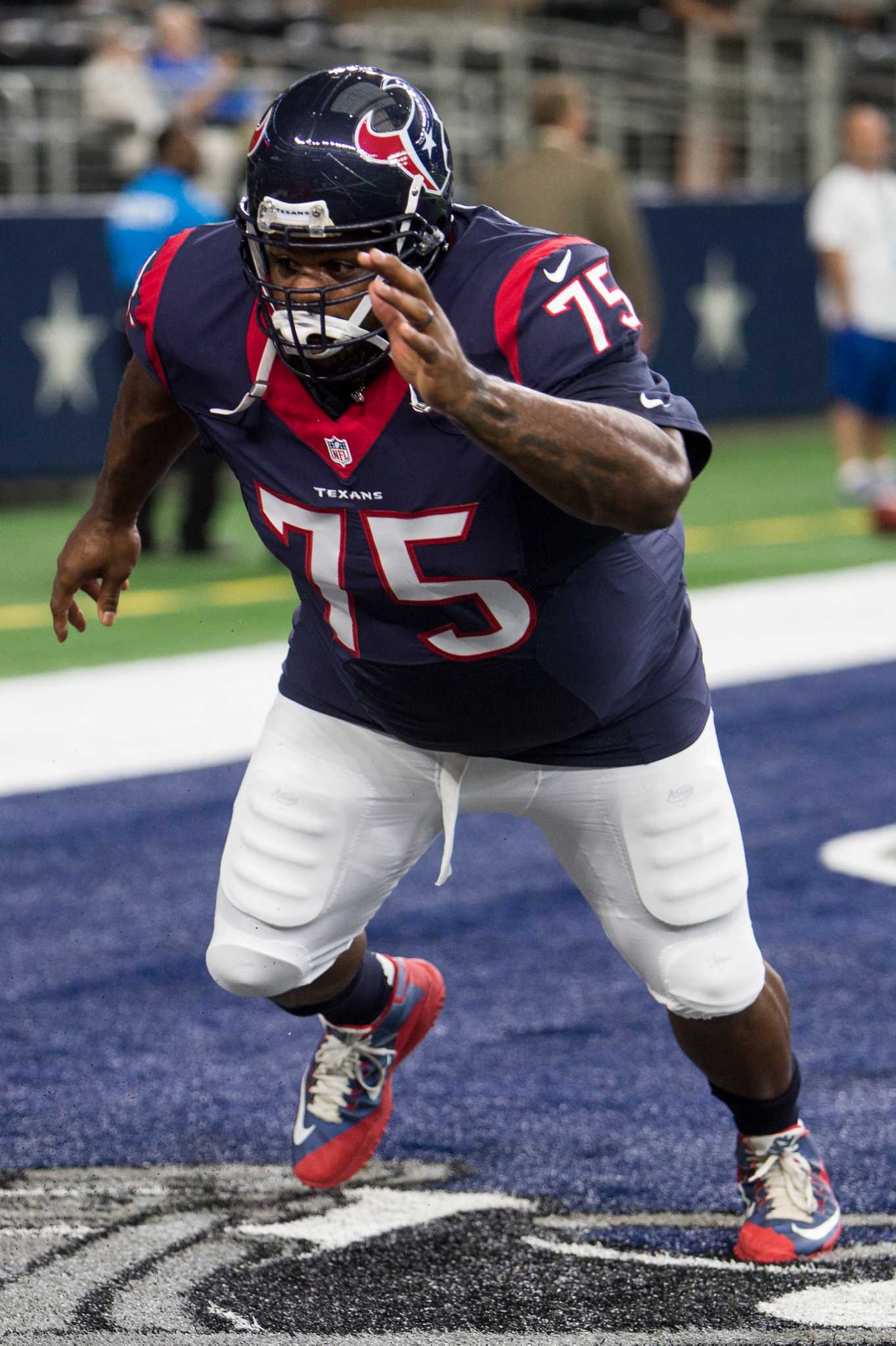 Nose tackle Vince Wilfork joins Texans after being let go by