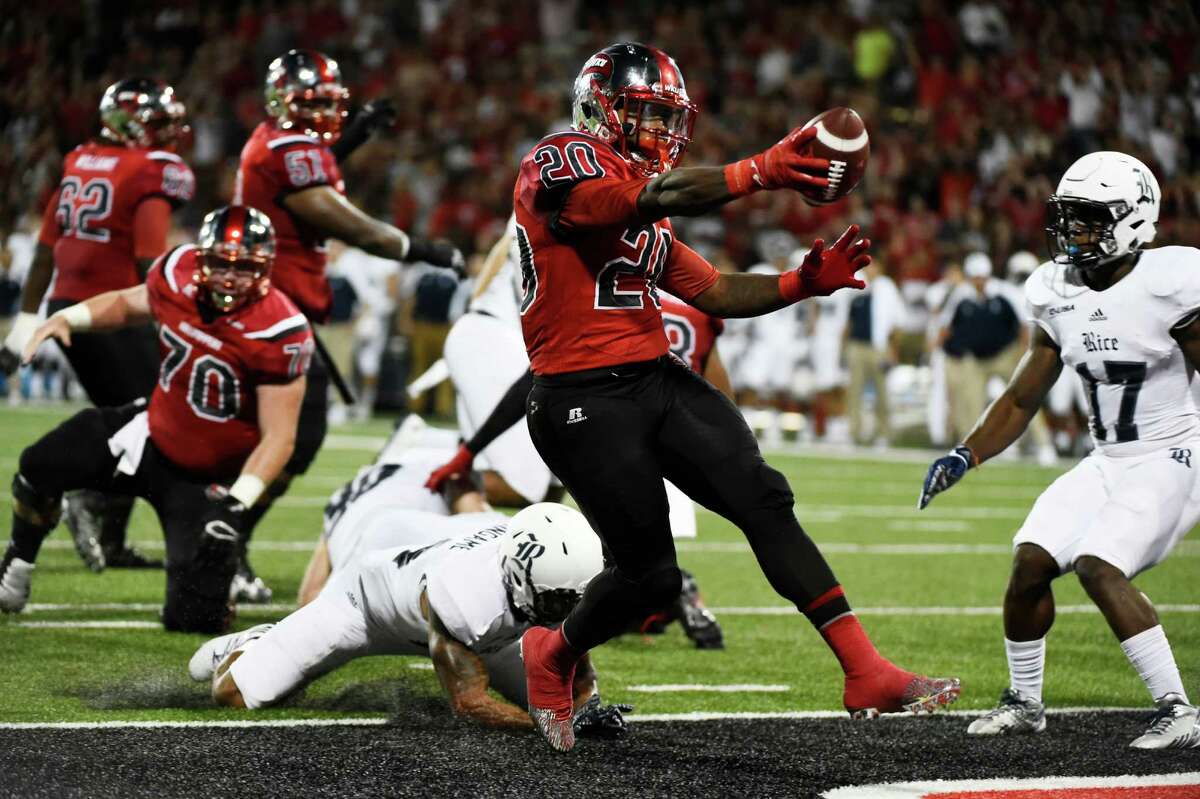 Western Kentucky's Anthony Wales (20) runs in a touchdown during the first half of an NCAA college football game, Thursday, Sept. 1, 2016, in Bowling Green, Ky. (AP Photo/Michael Noble Jr.)