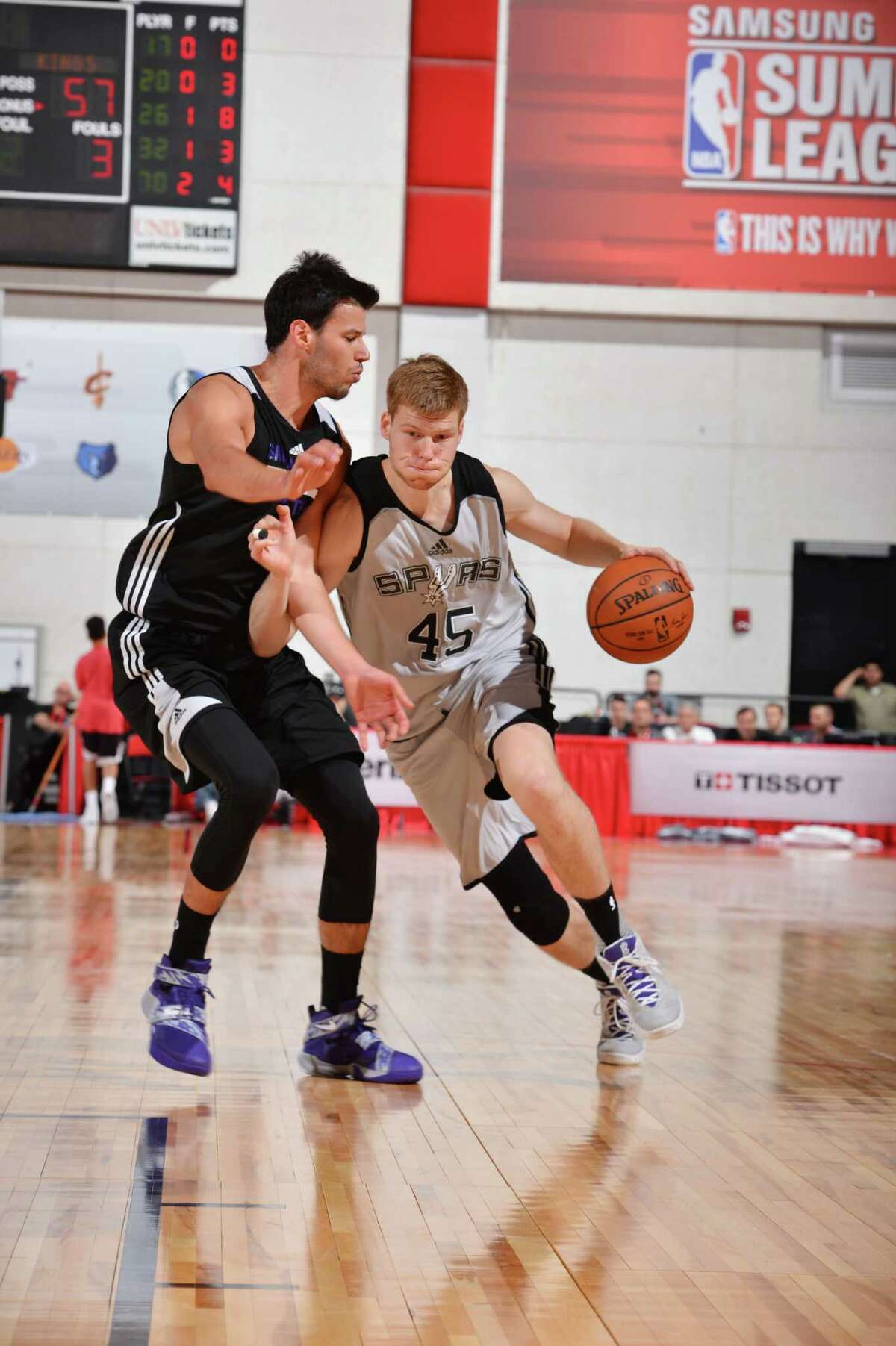 The Spurs’ Davis Bertans drives against the Sacramento Kings during an NBA Las Vegas Summer League game in 2016.
