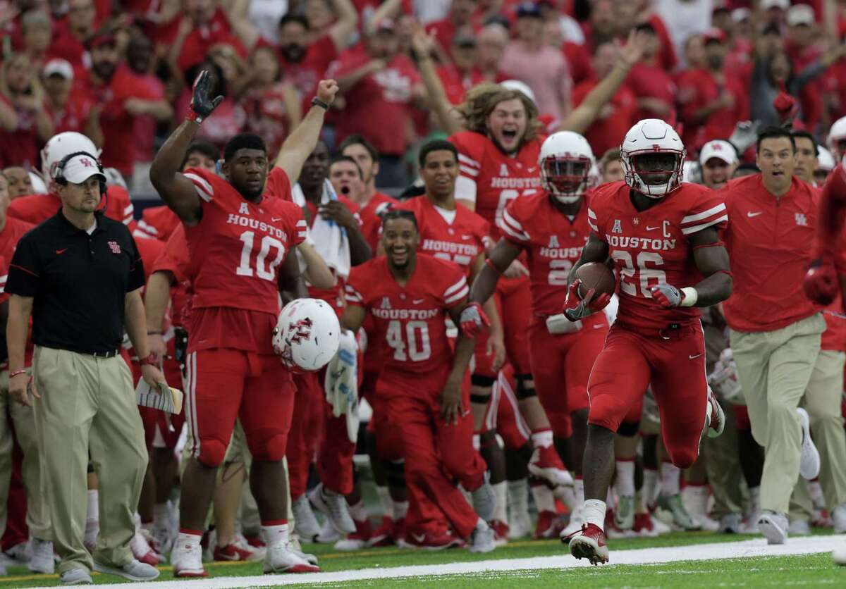 Houston Cougars cornerback Brandon Wilson (26) returns a missed field goal by Oklahoma Sooners to score a touchdown in the third quarter. University of Houston and Oklahoma University football teams play in the Advocare Texas Kickoff on Saturday, Sept. 3, 2016, at NRG Stadium in Houston.