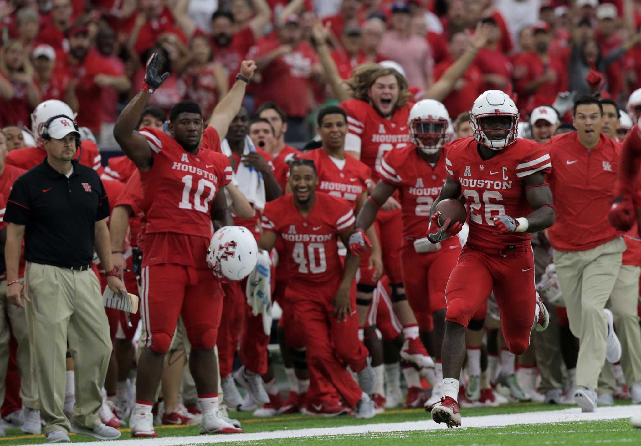 WATCH: Houston electrifies with kick six, returning field goal 100 yards  for TD 