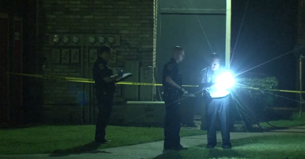 Man stabbed to death at south Houston apartments