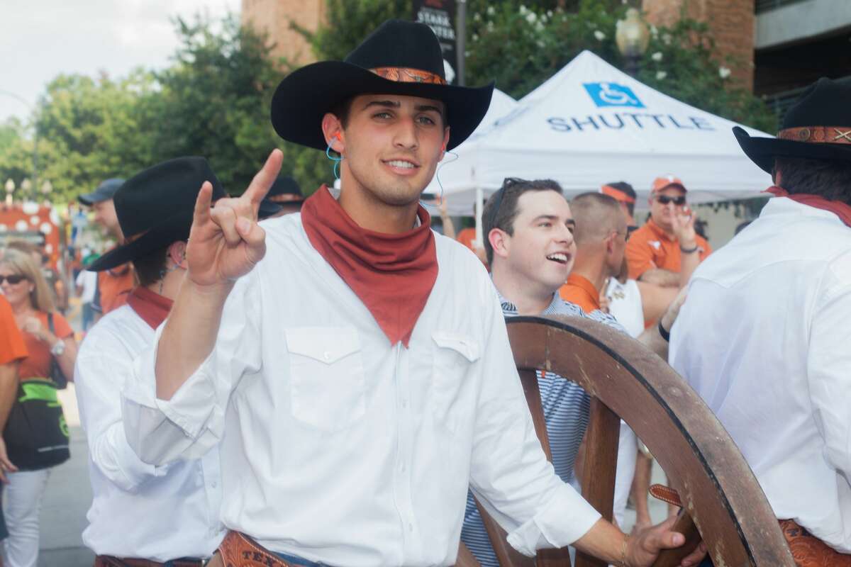 Longhorn fans party hard before opening Notre Dame game with massive ...