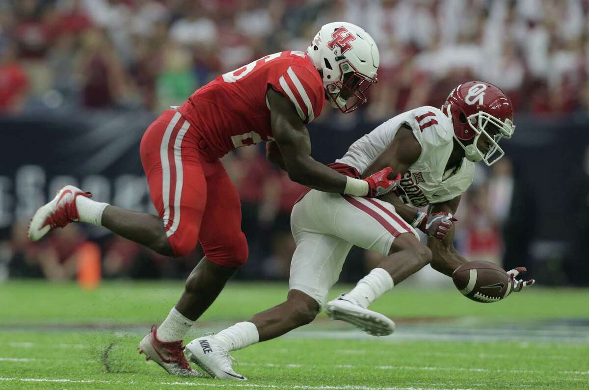 Oklahoma Sooners wide receiver Dede Westbrook (11) can't hold onto a pass as Houston Cougars cornerback Brandon Wilson (26) defends him on Saturday, Sept. 3, 2016, at NRG Stadium in Houston. ( Elizabeth Conley / Houston Chronicle )