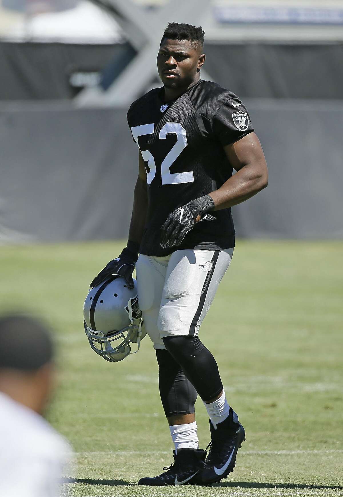 Big game propels Raiders' Khalil Mack into NFL sack lead