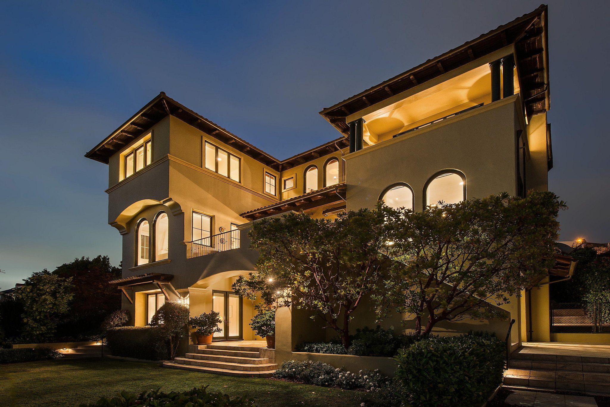 Fine details in Oakland Mediterranean by Mark Becker