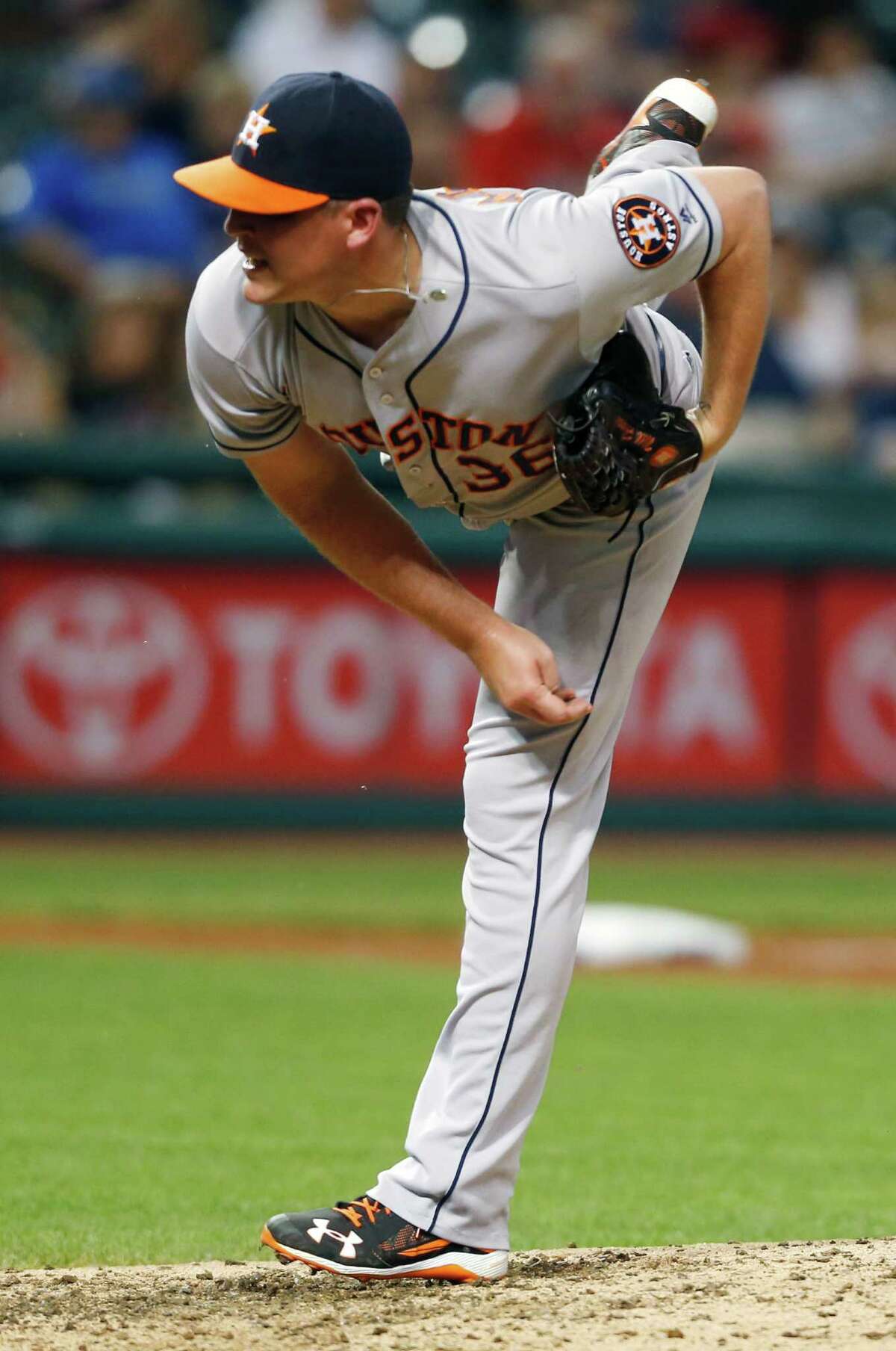Houston Astros relief pitcher Will Harris deilvers against the Cleveland Indians during the seventh inning of a baseball game Tuesday, Sept. 6, 2016, in Cleveland. (AP Photo/Ron Schwane)