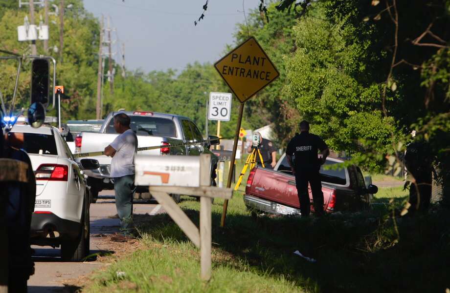 Fatal Crash In Nw Harris County Leaves Pickup In Ditch Houston Chronicle 4233