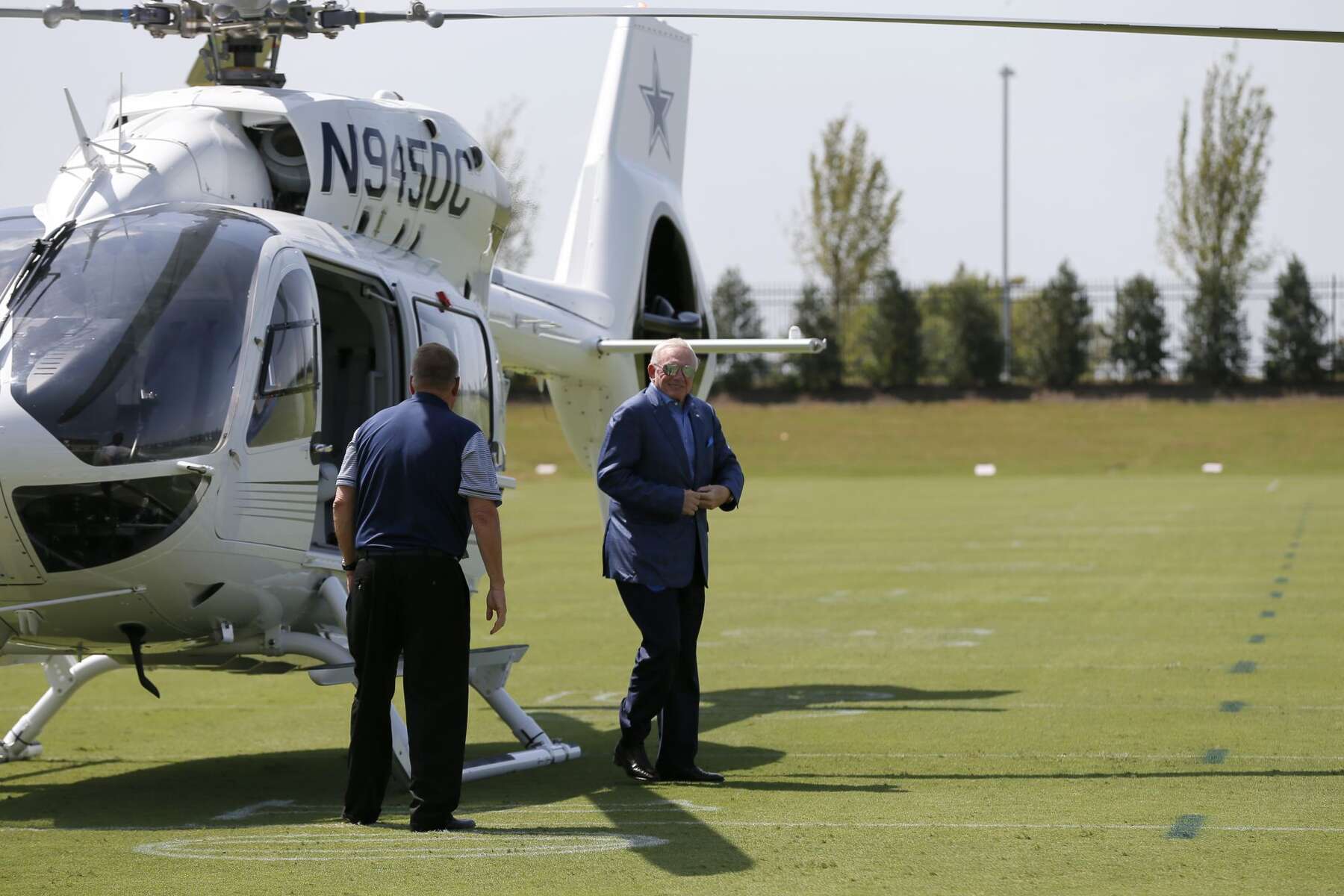 Cowboys owner Jerry Jones arrives at The Star in new helicopter