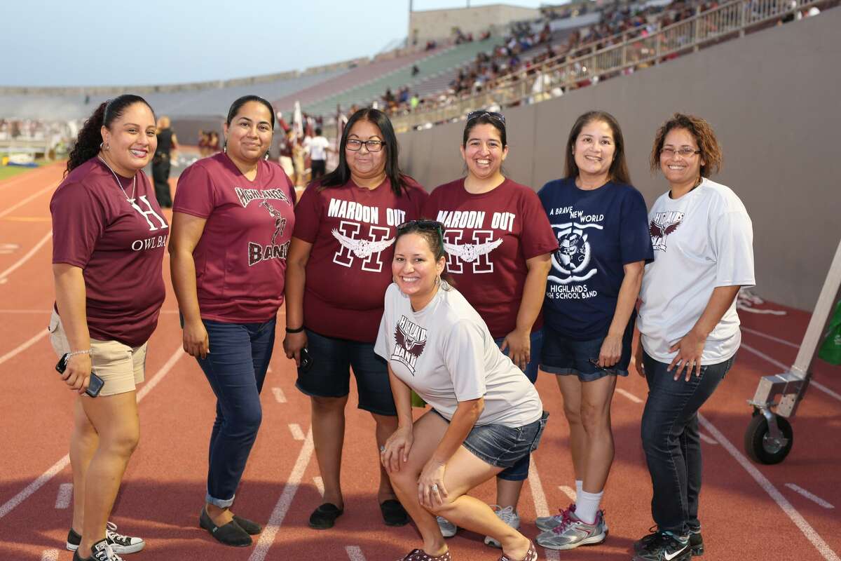 On Thursday, September 8, 2016, the Burkbank Bulldogs took on the Highlands Owls at Alamo Stadium. The fans for both teams displayed their pride for their schools and their communities.
