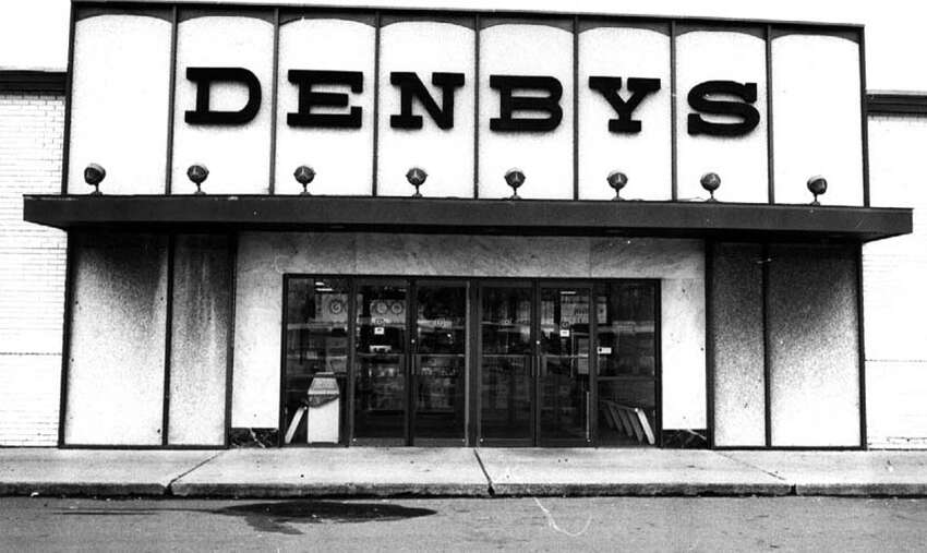 Denby à Delmar Plaza.