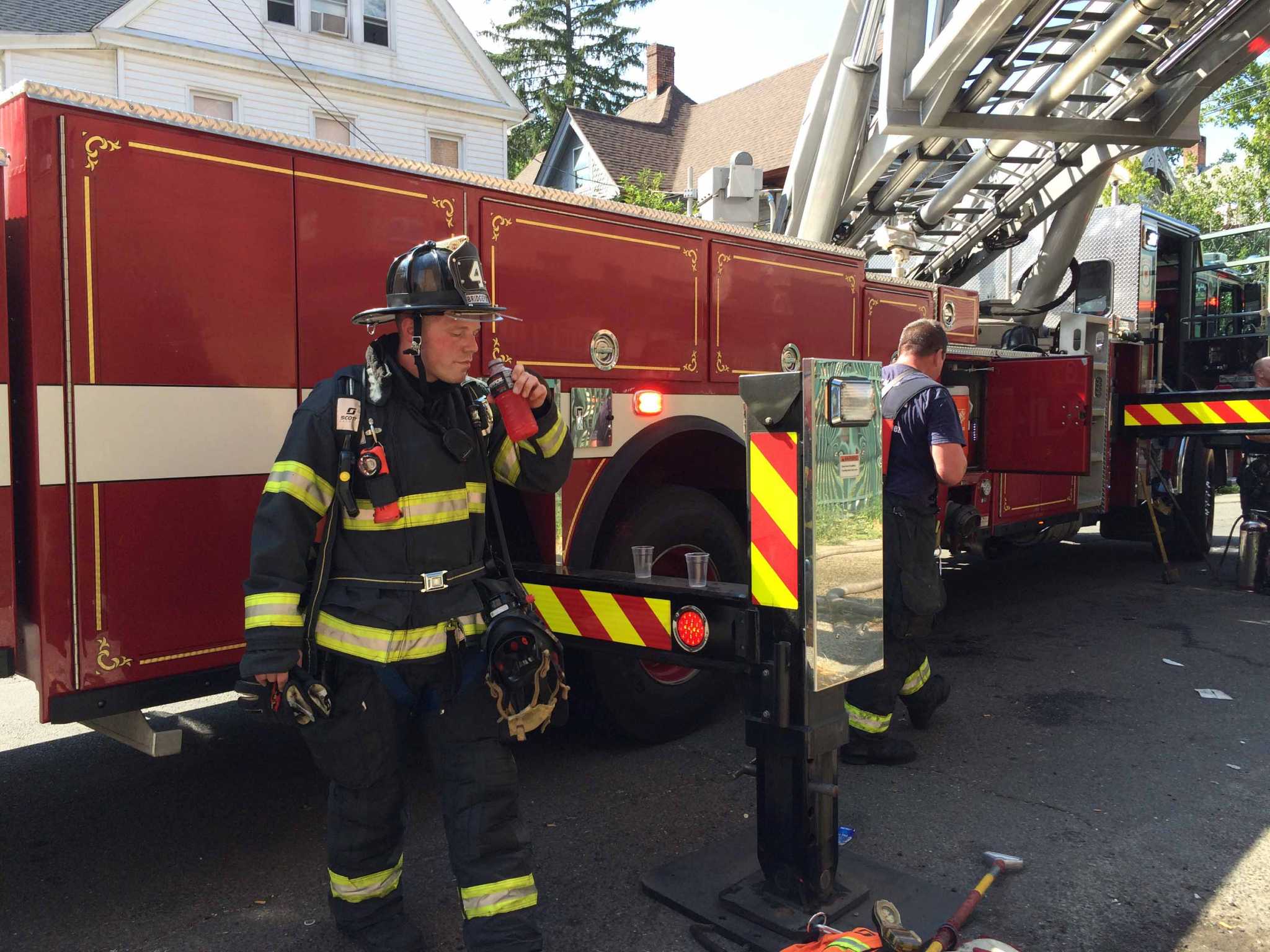 Fire hits Bridgeport apartment building