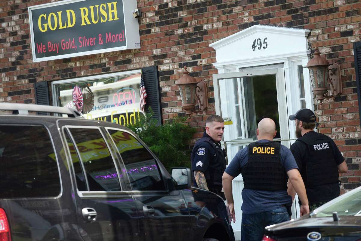 Norwalk police investigate a hold up at the Gold Rush, 495 Connecticut Ave., in Norwalk, Conn. Friday September 9, 2016.