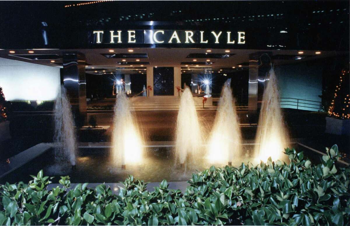 12/16/1990 - The re-opening of the Carlyle restaurant at 5430 Westheimer. New owners Leo and Lynda Kalantzakis bought the Carlyle in October 1990 and spent nine weeks getting it ready to make its debut. Originally built and opened in January 1983 by developer Harold Farb, the restaurant closed in September 1985 when the local economy took a dive.