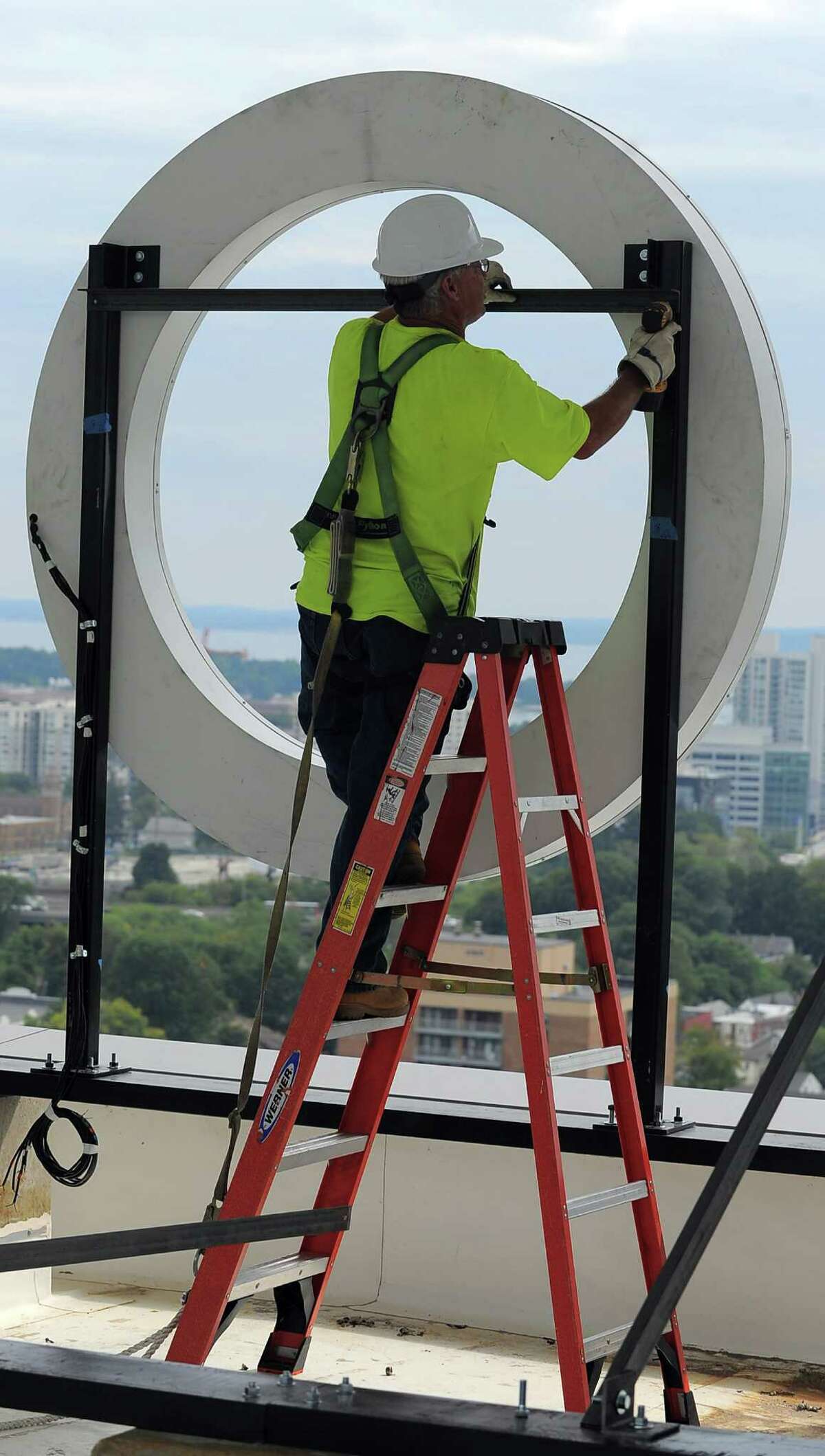 Stamford Hospital letters installed atop new facility