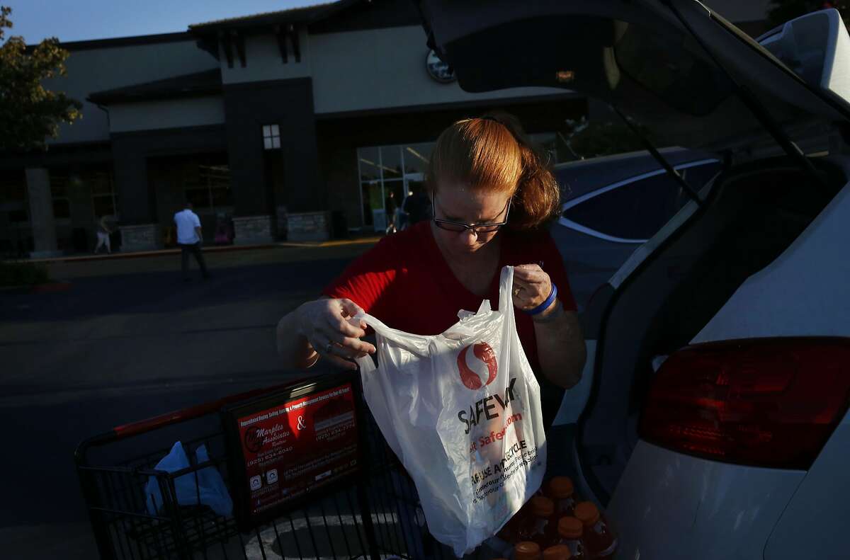 Casey Flood loads her groceries into her car in the Safeway parking lot Sept. 8, 2016 in Brentwood, Calif.