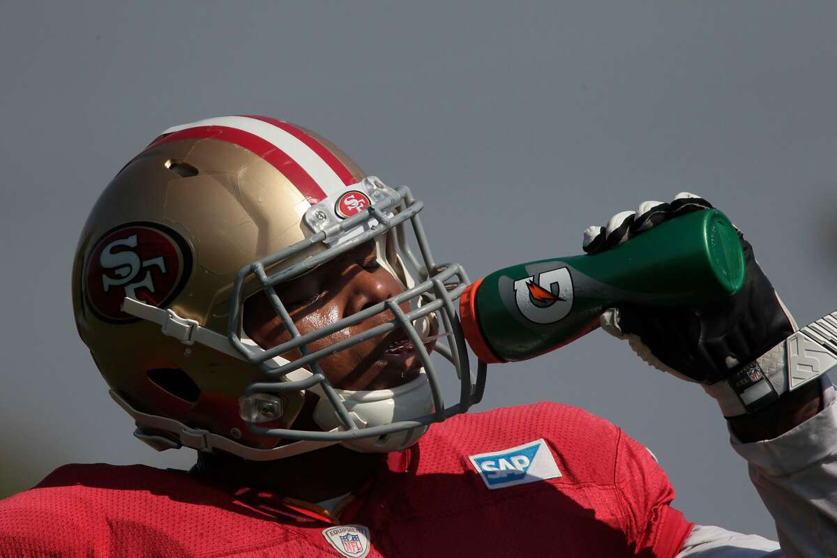 49er Trent Brown (left) hydrates during practice at the SAP Performance Facility on Friday, September 9, 2016 in Santa Clara.