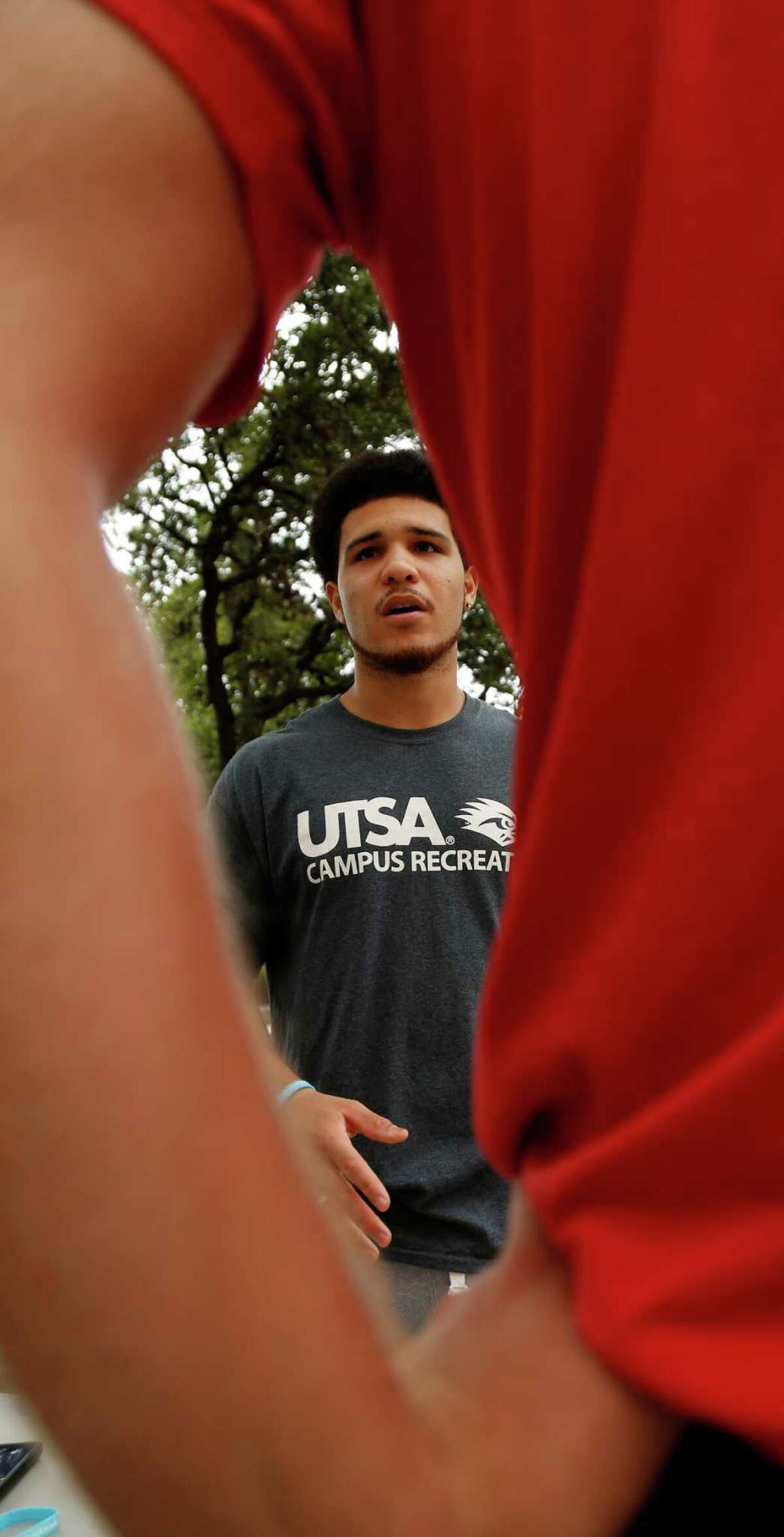 Sean Rivera talking with students at table by Students United for Planned Parenthood and the Secular Student Alliance near Humanities Building at UTSA on Thursday, September 8, 2016.