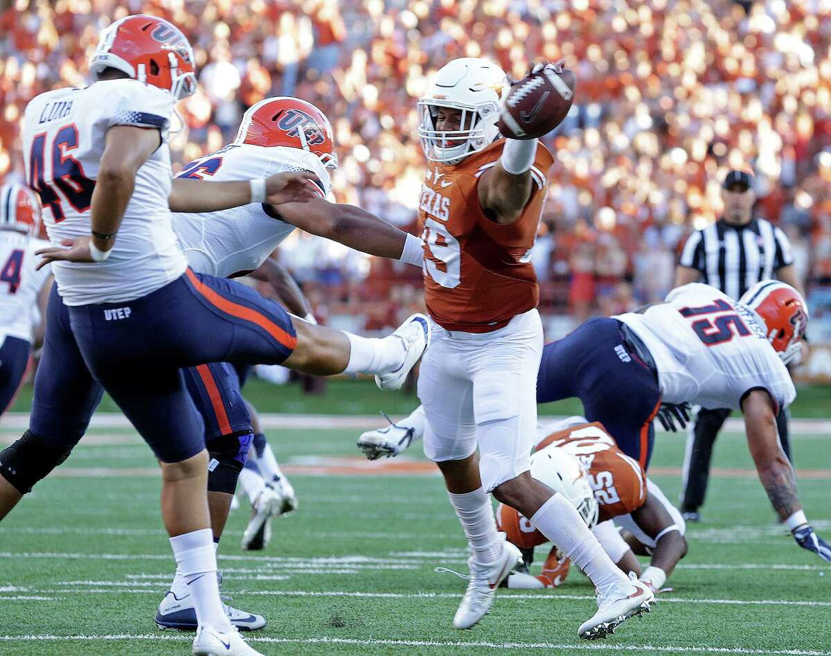 Freshman UT quarterback Shane Buechele impressive