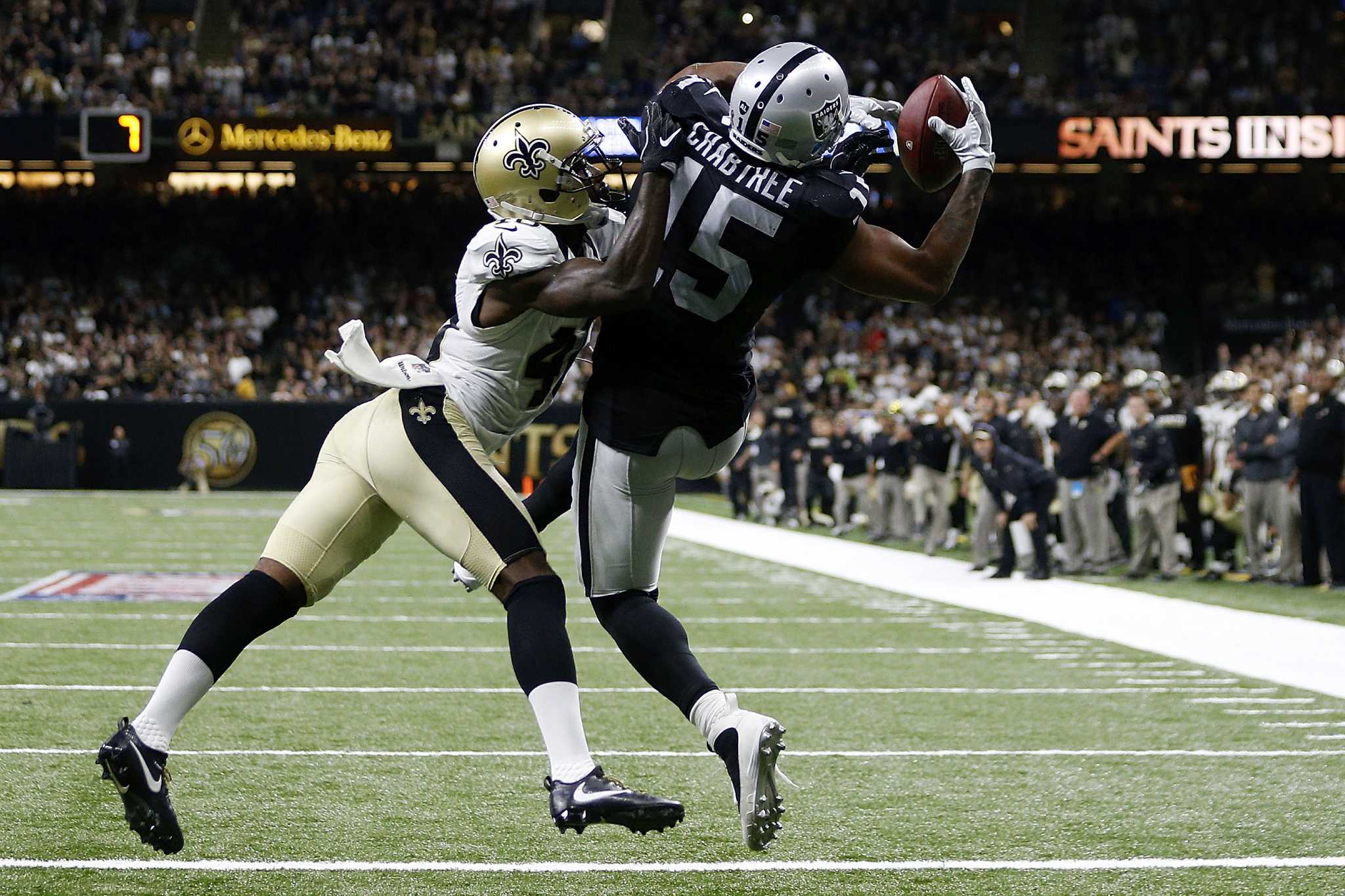 Last-Second Crabtree Touchdown Lifts Raiders O