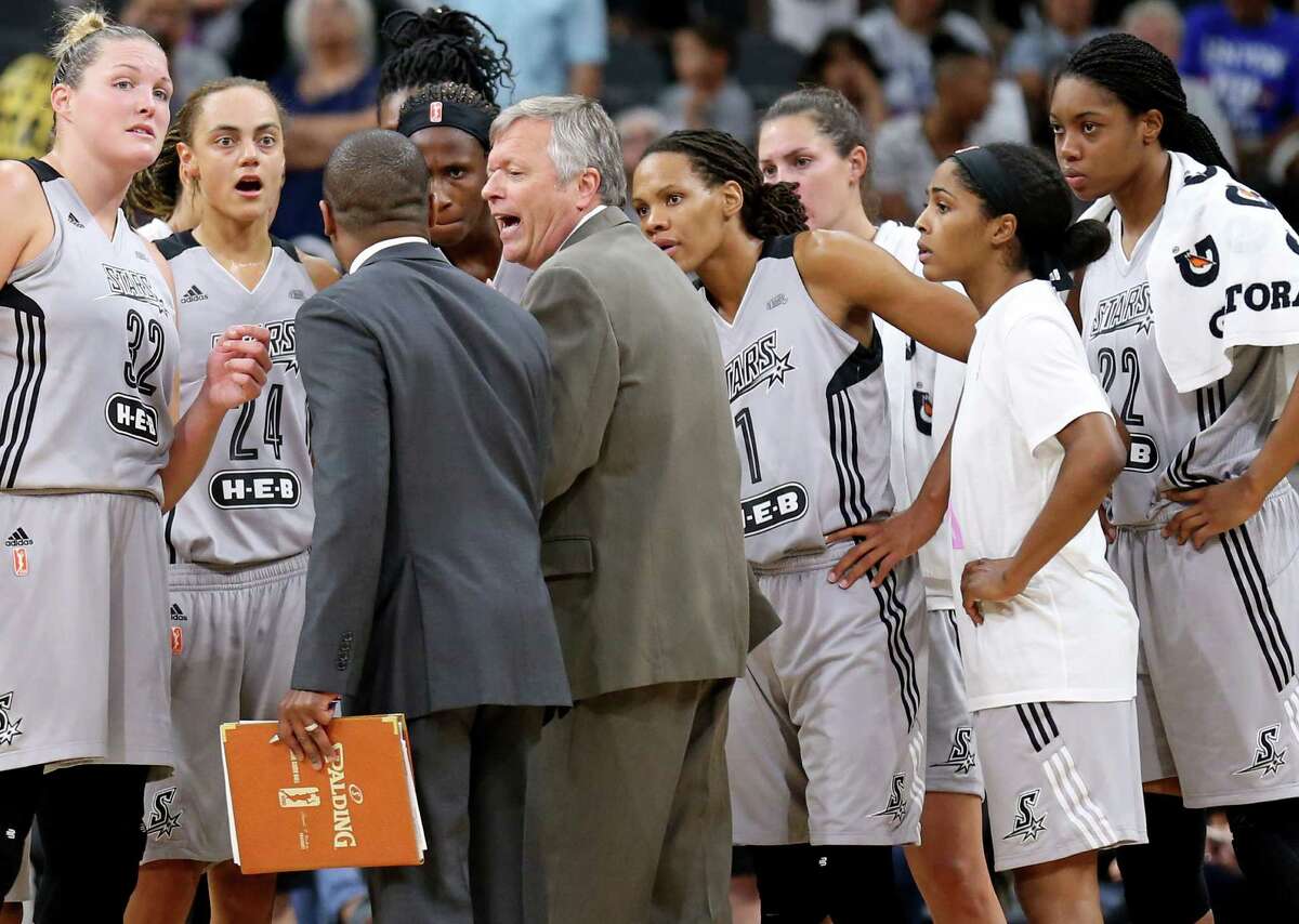 San Antonio Stars head coach Dan Hughes (center) huddles with the team during second half action against the Minnesota Lynx on Sept. 11, 2016 at the AT&T Center.