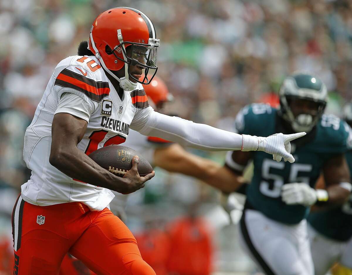 PHILADELPHIA, PA - SEPTEMBER 11: Quarterback Robert Griffin III #10 of the Cleveland Browns looks to run against the Philadelphia Eagles during the second quarter at Lincoln Financial Field on September 11, 2016 in Philadelphia, Pennsylvania. The Eagles defeated the Browns 29-10. (Photo by Rich Schultz/Getty Images)
